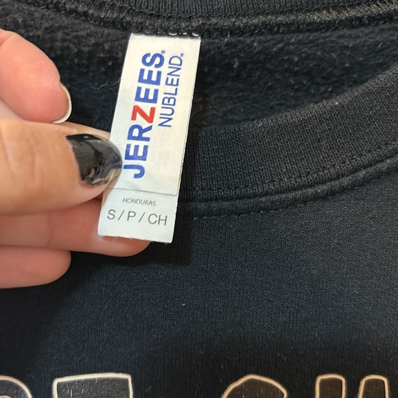 Jerzees “just chill” skeleton graphic sweatshirt size small - Picture 3 of 5